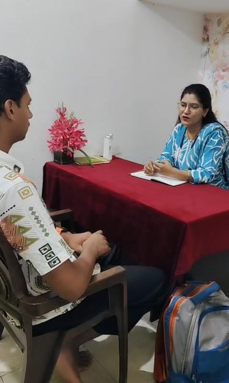 Professional counseling session at Empower Minds Gondia - one-on-one therapy